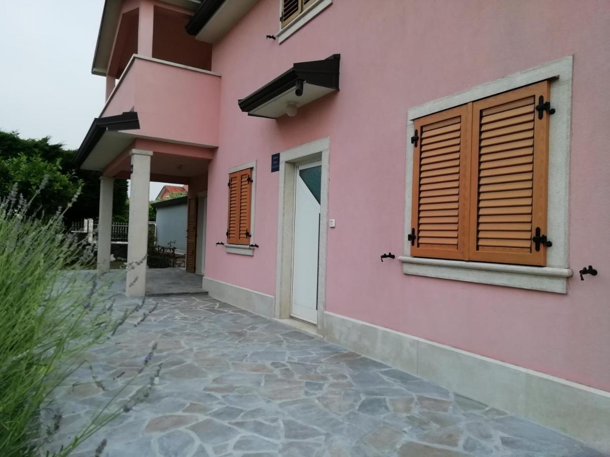 Apartmani Vesna Buje Zewnętrze zdjęcie
