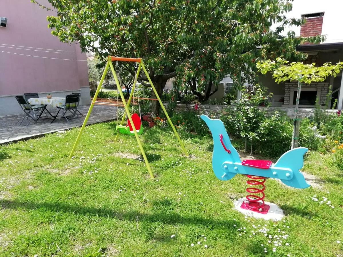 Apartmani Vesna Buje Zewnętrze zdjęcie