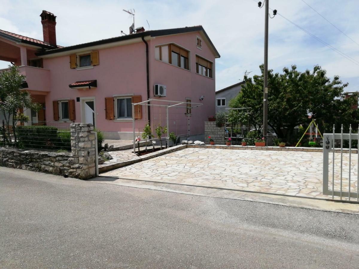 Apartmani Vesna Buje Zewnętrze zdjęcie