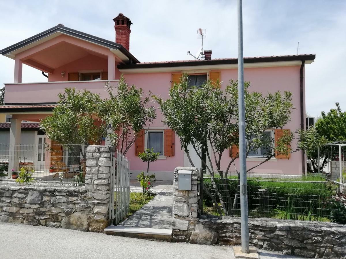 Apartmani Vesna Buje Zewnętrze zdjęcie